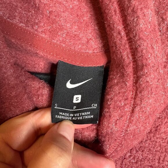 Nike Women’s Therma Cowl Training Top in Red - Picture 4 of 6